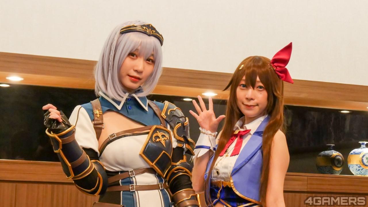 Cosplayer 伊織萌（左）與宮本真衣（右）