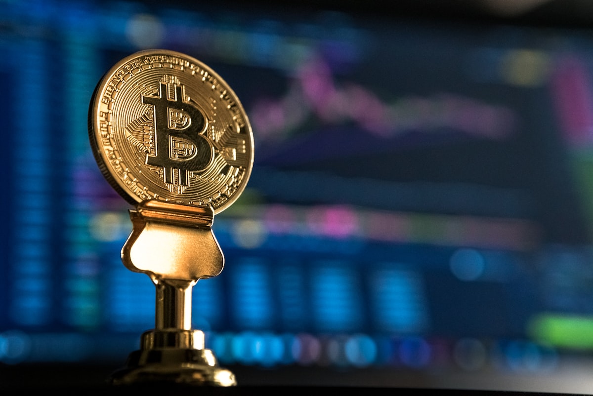 幣圈日報》BTC 重返八萬大關、恐懼指數回升至 40、Strategy 暫停買幣、摩根士丹利首推銀行 BTC ETP（5/4）