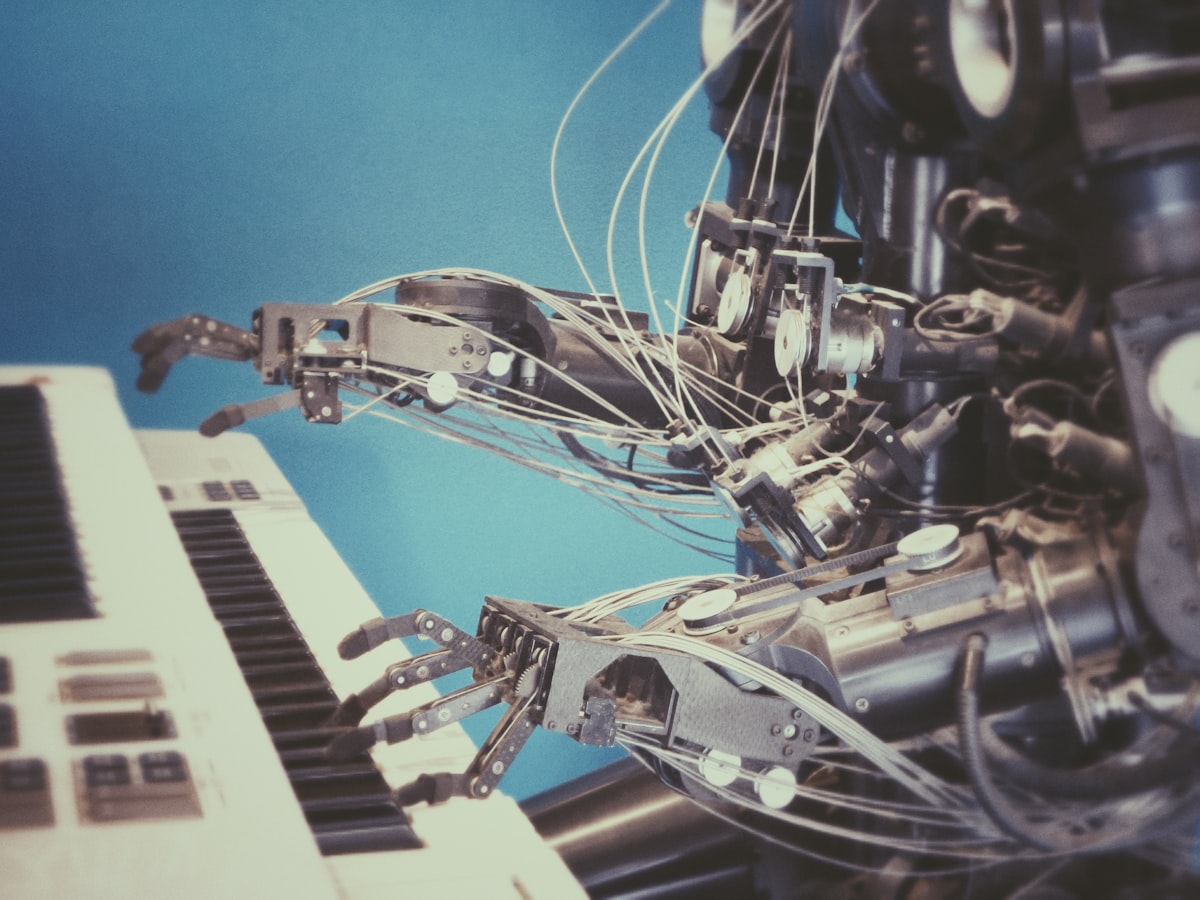 AI 自動化迴圈與程式碼示意圖